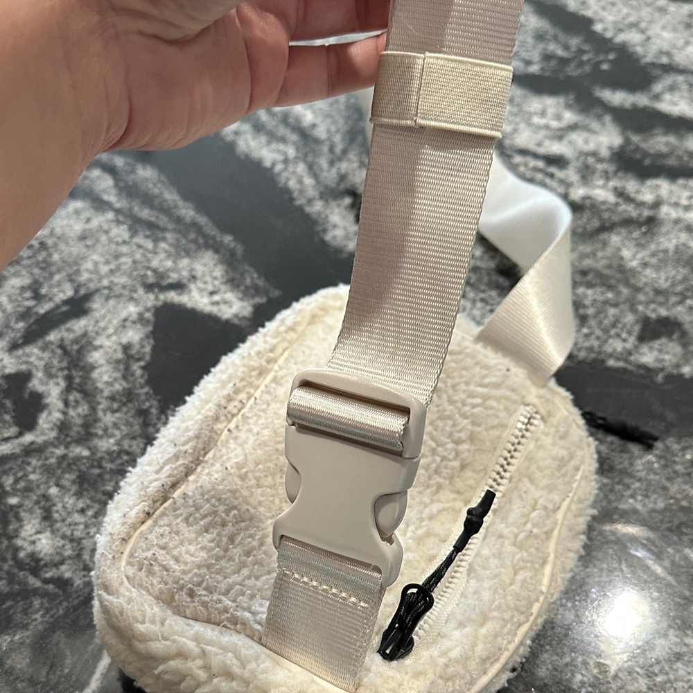Fabletics Sherpa Crossbody Belt Bag - Picture 6 of 6